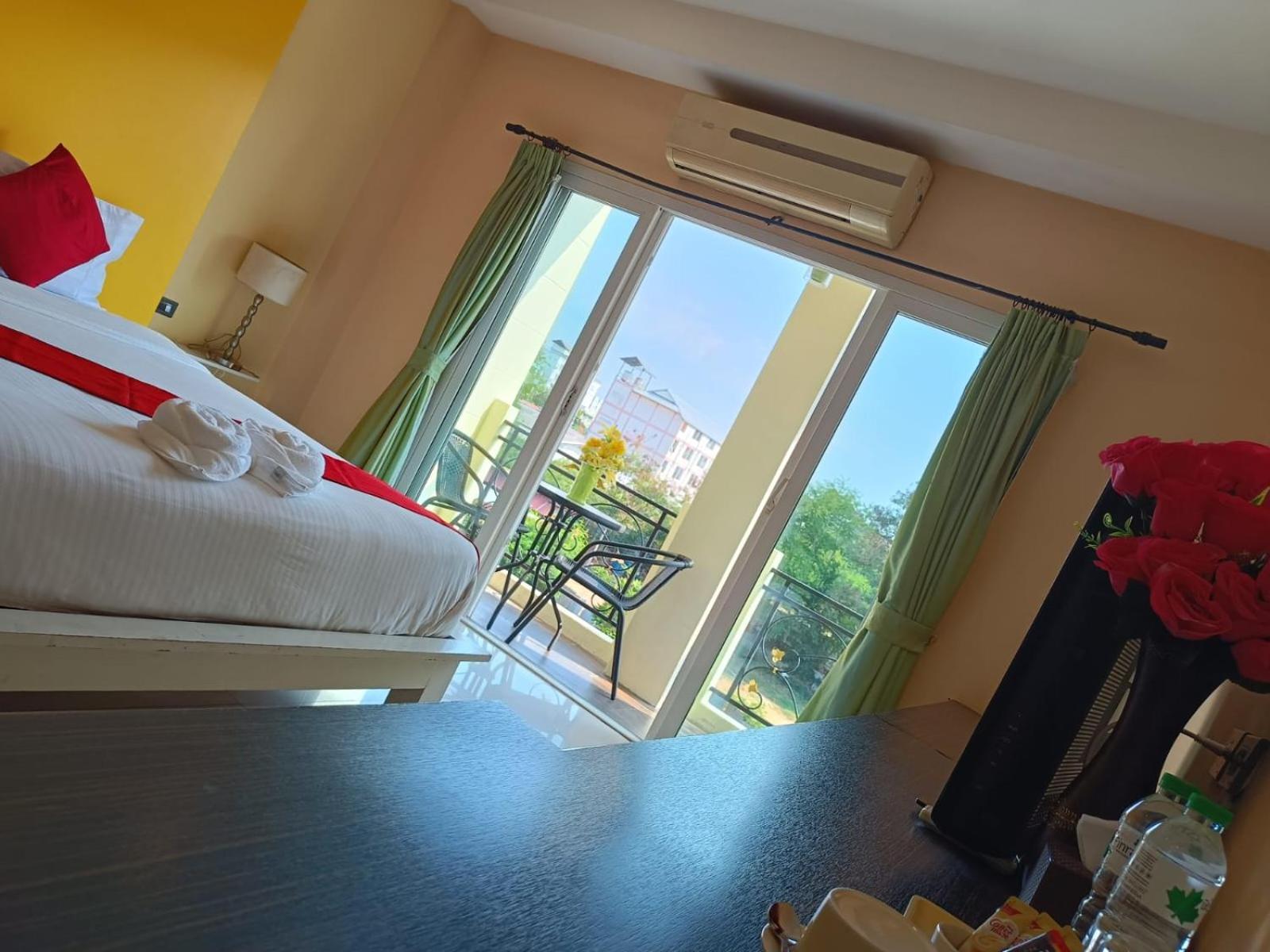 Aura Inn Rooms Патая Екстериор снимка