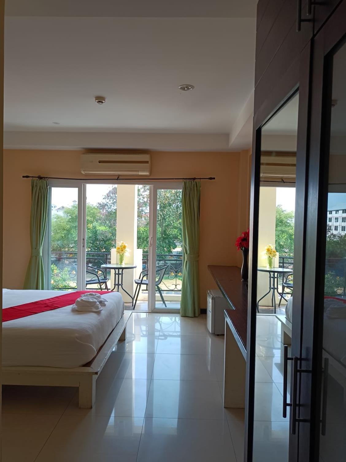 Aura Inn Rooms Патая Екстериор снимка